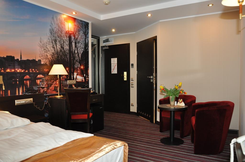 Hotel Atrium Nowy Tomyśl Екстериор снимка