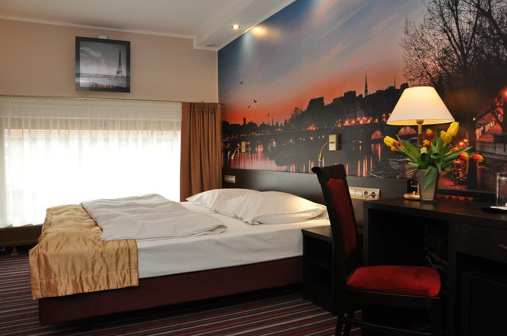 Hotel Atrium Nowy Tomyśl Екстериор снимка