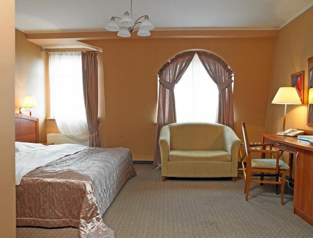 Hotel Atrium Nowy Tomyśl Екстериор снимка