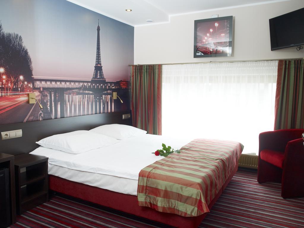 Hotel Atrium Nowy Tomyśl Екстериор снимка