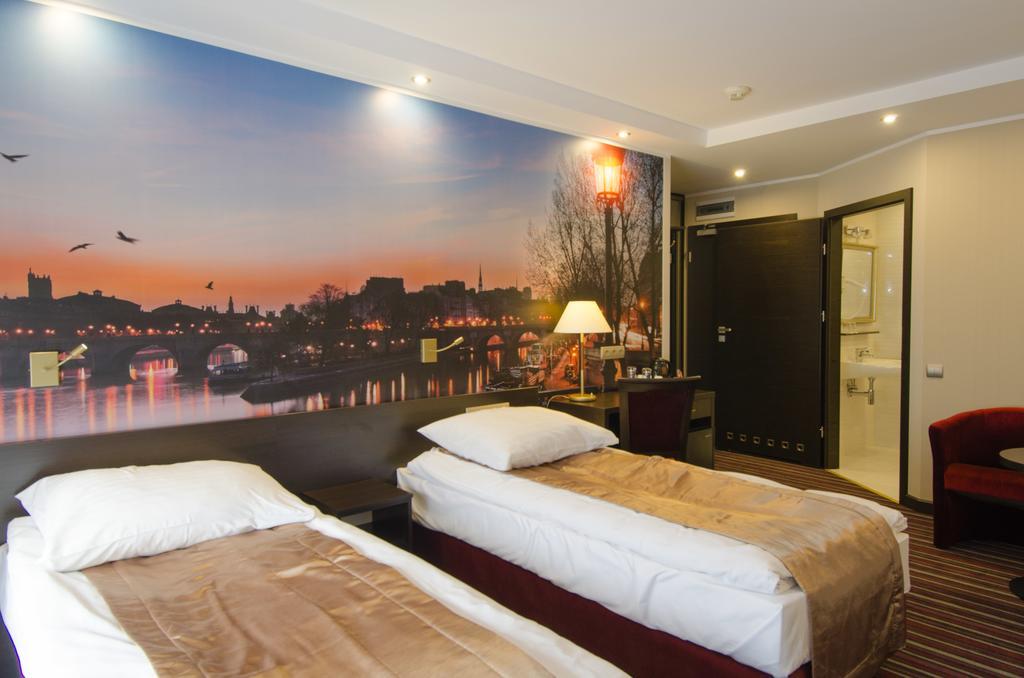 Hotel Atrium Nowy Tomyśl Екстериор снимка