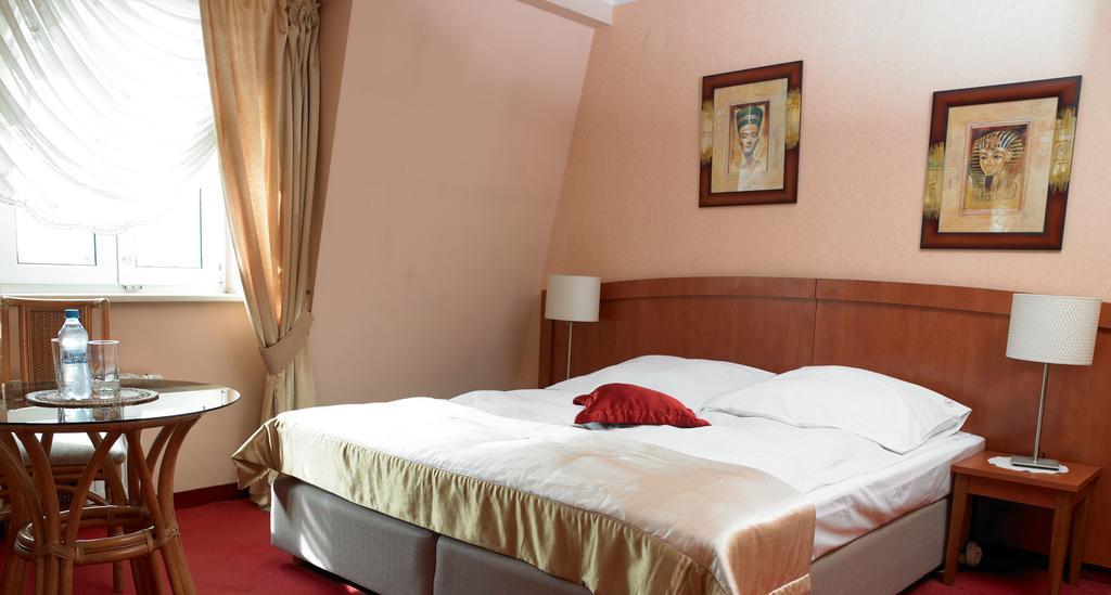 Hotel Atrium Nowy Tomyśl Стая снимка