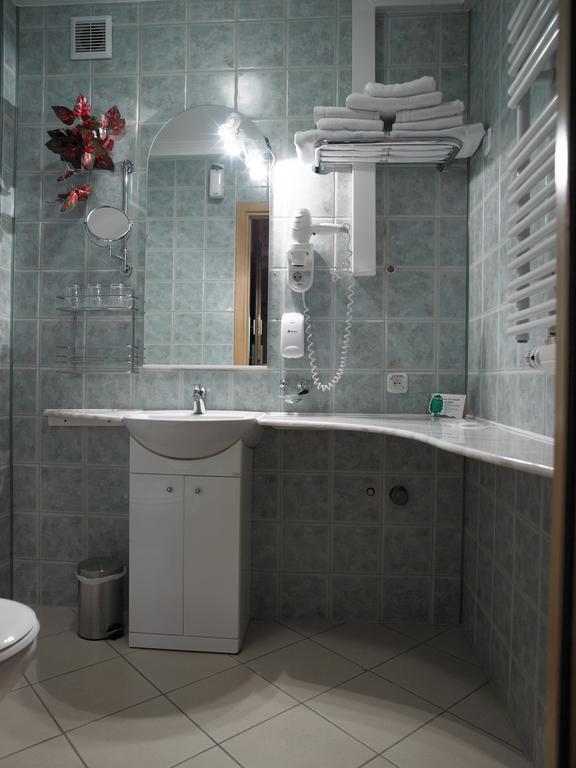 Hotel Atrium Nowy Tomyśl Екстериор снимка