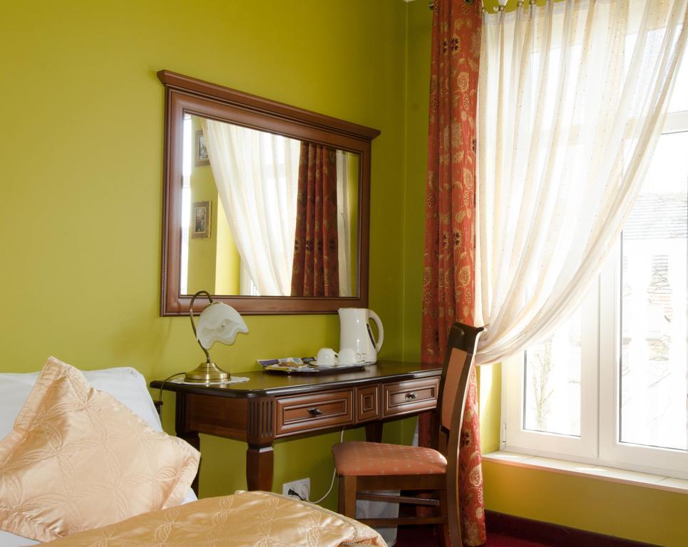 Hotel Atrium Nowy Tomyśl Екстериор снимка