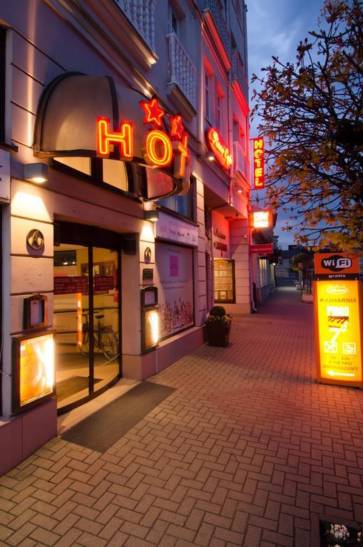 Hotel Atrium Nowy Tomyśl Екстериор снимка