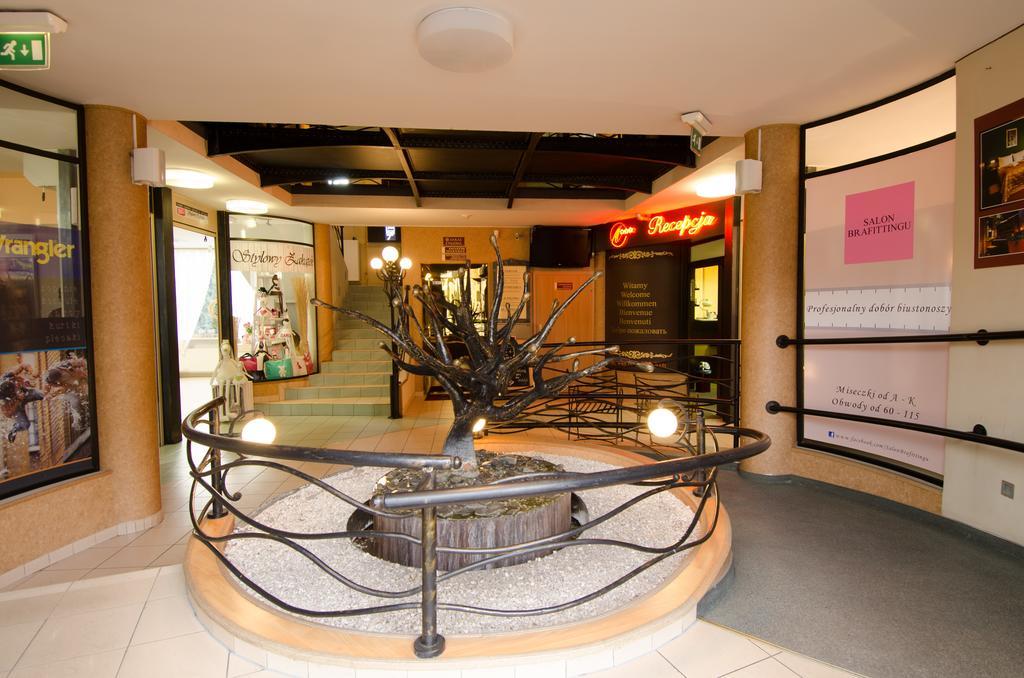 Hotel Atrium Nowy Tomyśl Екстериор снимка