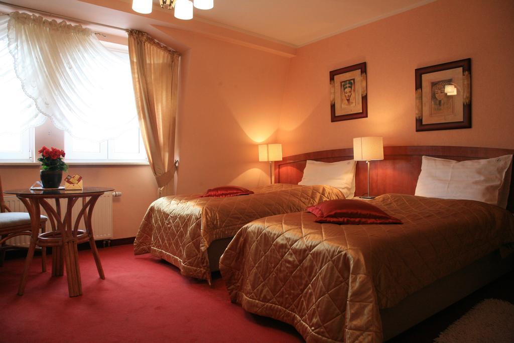 Hotel Atrium Nowy Tomyśl Екстериор снимка