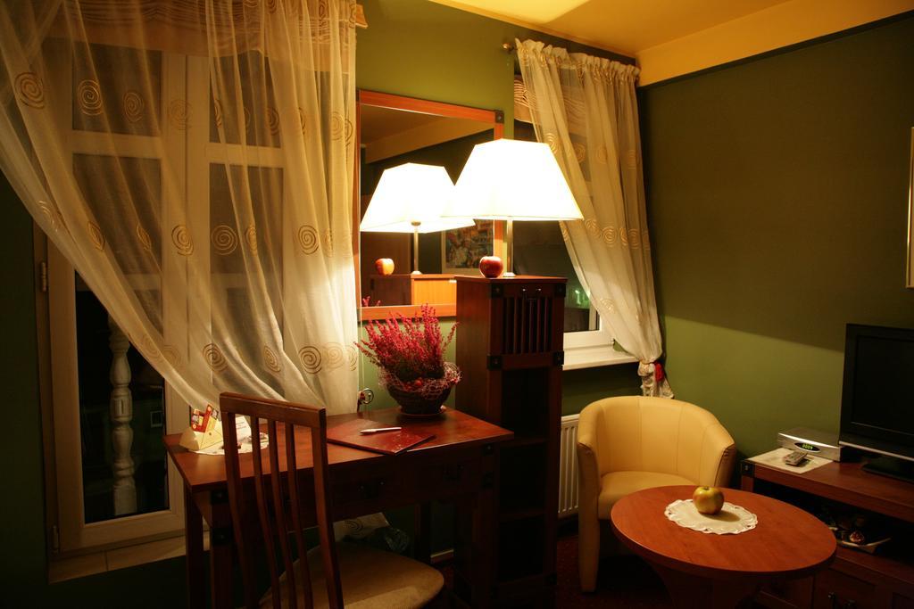 Hotel Atrium Nowy Tomyśl Стая снимка