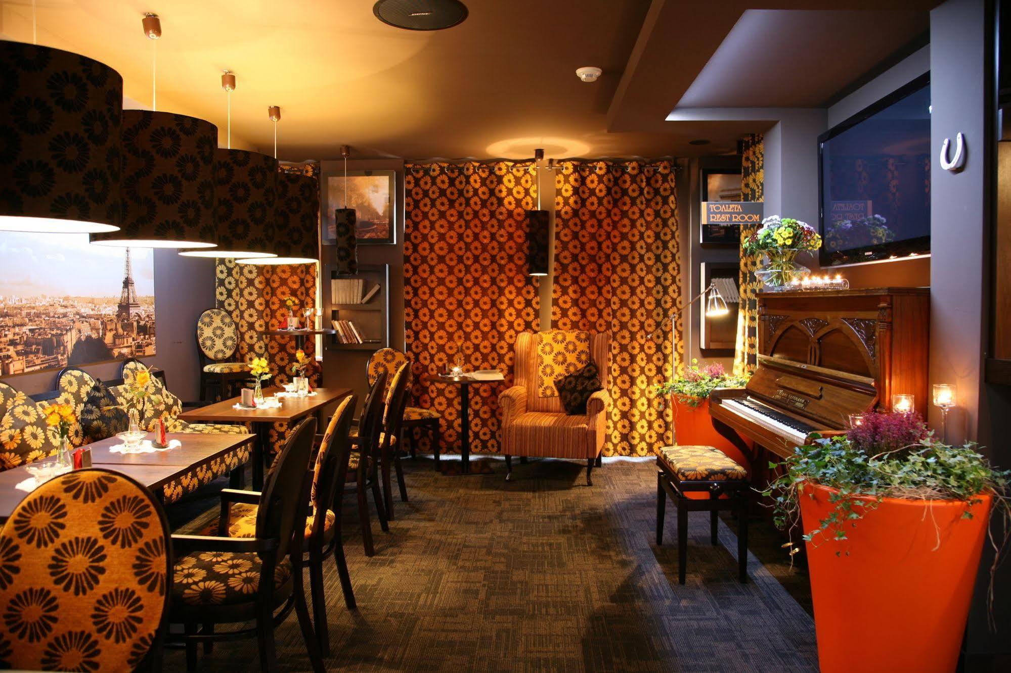 Hotel Atrium Nowy Tomyśl Екстериор снимка
