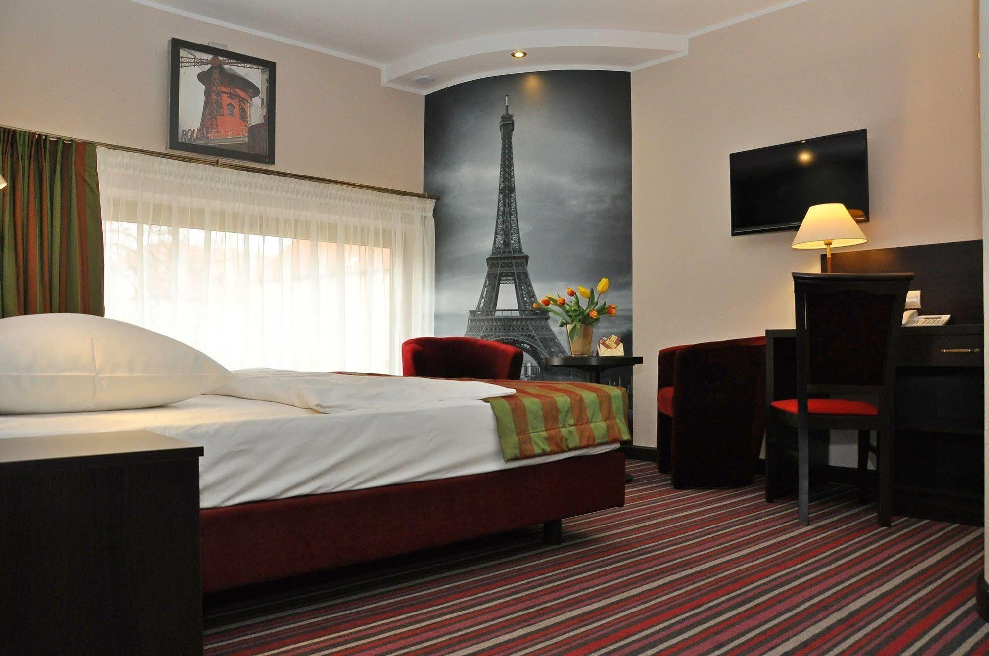 Hotel Atrium Nowy Tomyśl Екстериор снимка