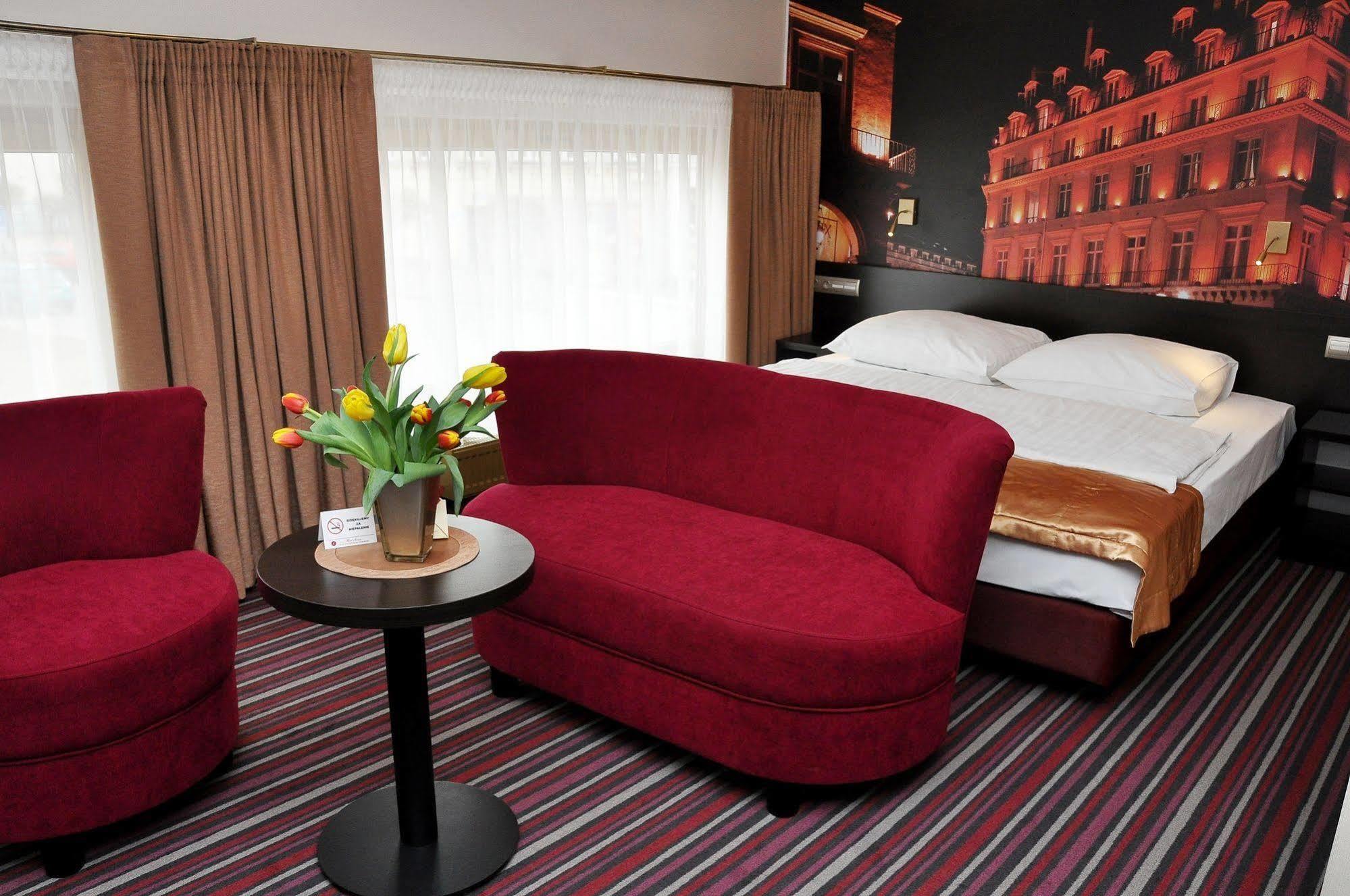 Hotel Atrium Nowy Tomyśl Екстериор снимка