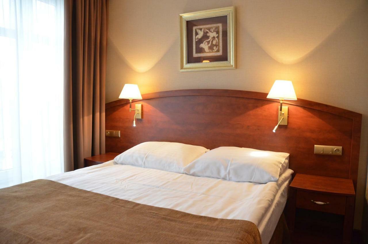 Hotel Atrium Nowy Tomyśl Екстериор снимка