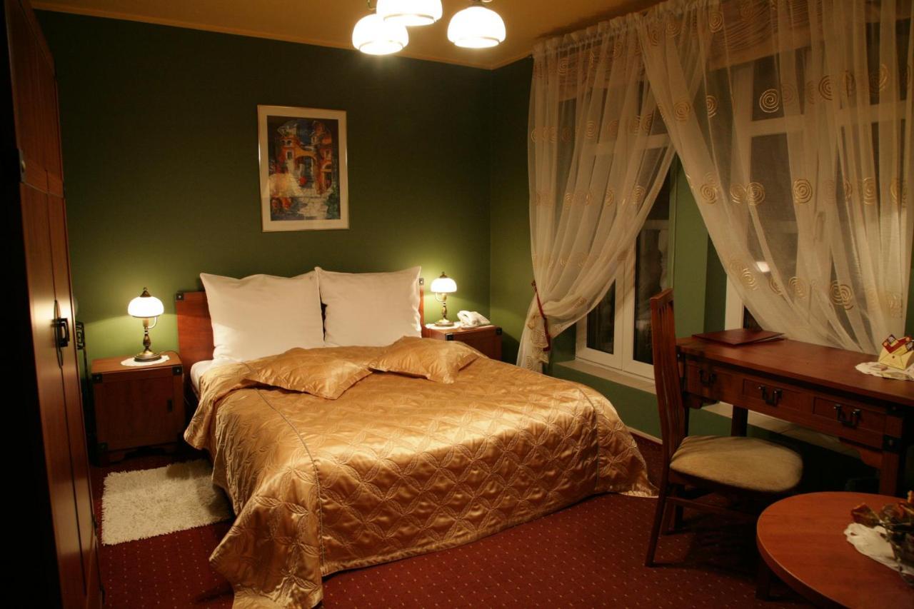 Hotel Atrium Nowy Tomyśl Екстериор снимка