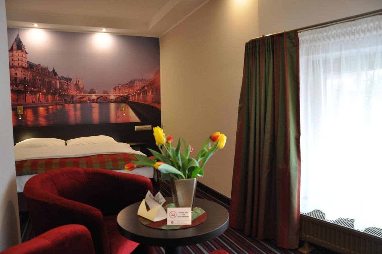 Hotel Atrium Nowy Tomyśl Екстериор снимка